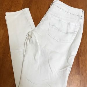 White skinny jeggings. Size 7.